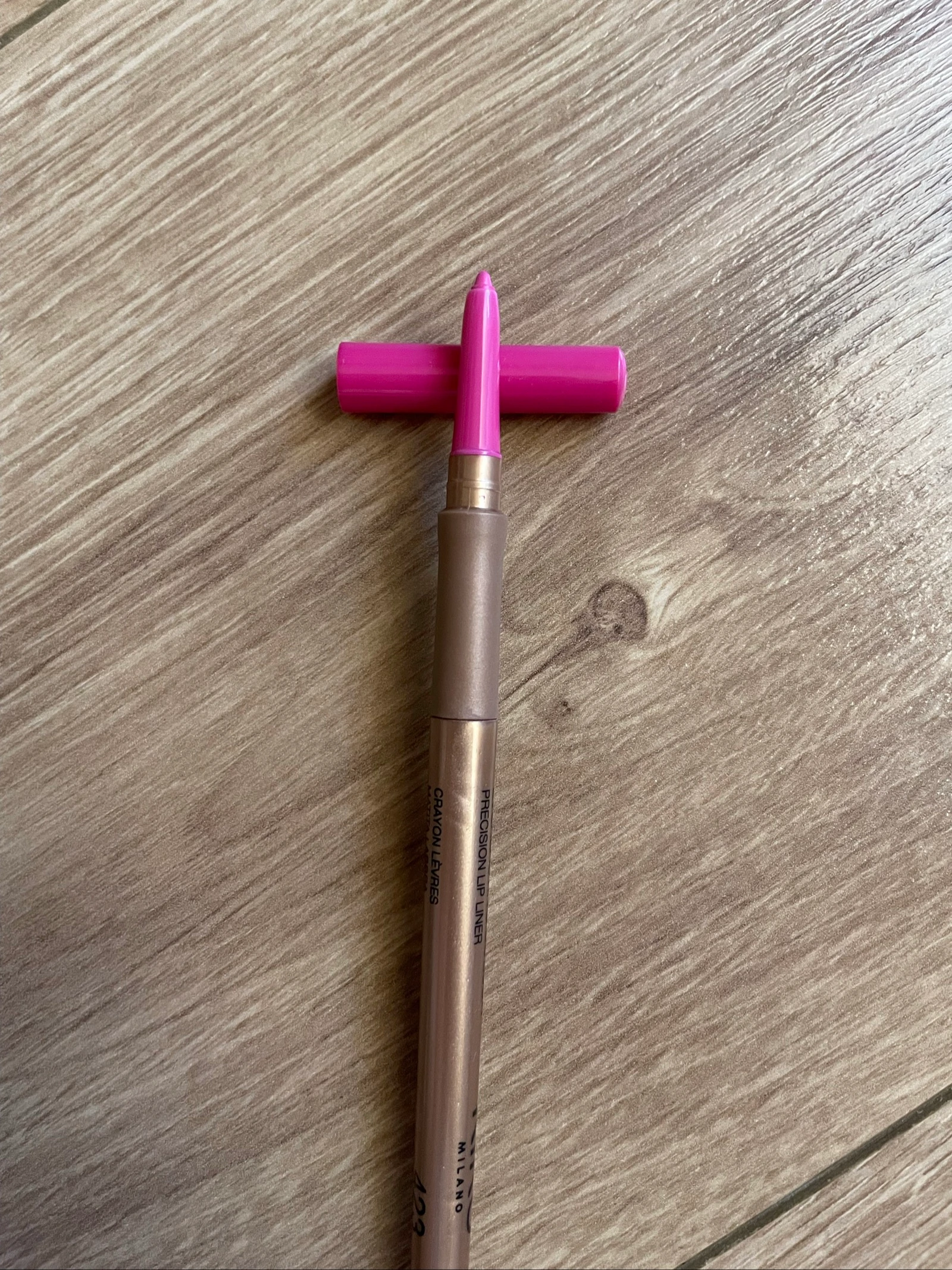 Delineador de labios Kiko 423